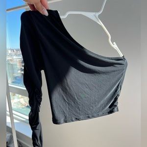 Black crop top, ruched sleeve